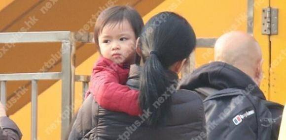 劉德華全家照曝光，妻子越來越美艷，6歲女兒比甜馨還萌！
