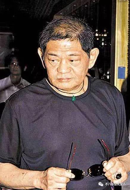 濫交的下場：公認醜男卻女友無數，他在女人身上花20億，臨終淒涼無一女友陪伴！