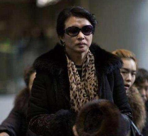 為保命放棄形象，不再服用激素藥物，金星51歲快要變成老爺爺！