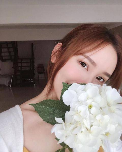 Emily江倩齡老公沉默2日後「首次公開婚紗照」, 發文698字告白今生摯愛~ 謝謝他曾讓天使幸福過