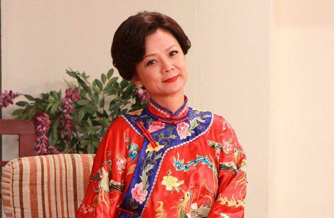 高欣欣淚憶「欠百萬卡債」被要求陪議員！與李國超不婚「疼愛繼女如親生」狂瘦10公斤奪冠軍