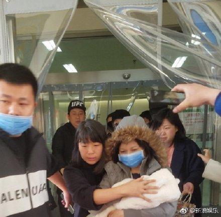 趙麗穎產後首露面，身材豐腴氣色紅潤，網友：一看就是順產