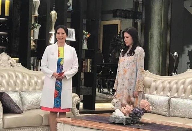 貴婦耍大牌？何如芸復出「當眾嗆翻助理」讓對方消失　知情人士揭「片場誇張行徑」丁寧出面說話了