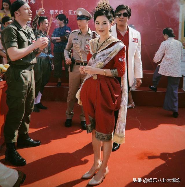 50歲的她貌美膚白，曾為患病父親息影8年，身材顏值在線但仍單身