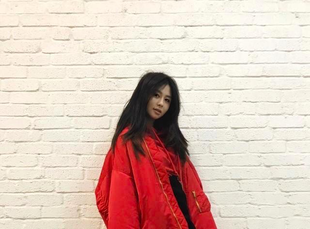 沈月不顧媽媽邱淑貞反對，回國密會男友，男友高大帥氣酷似吳亦凡