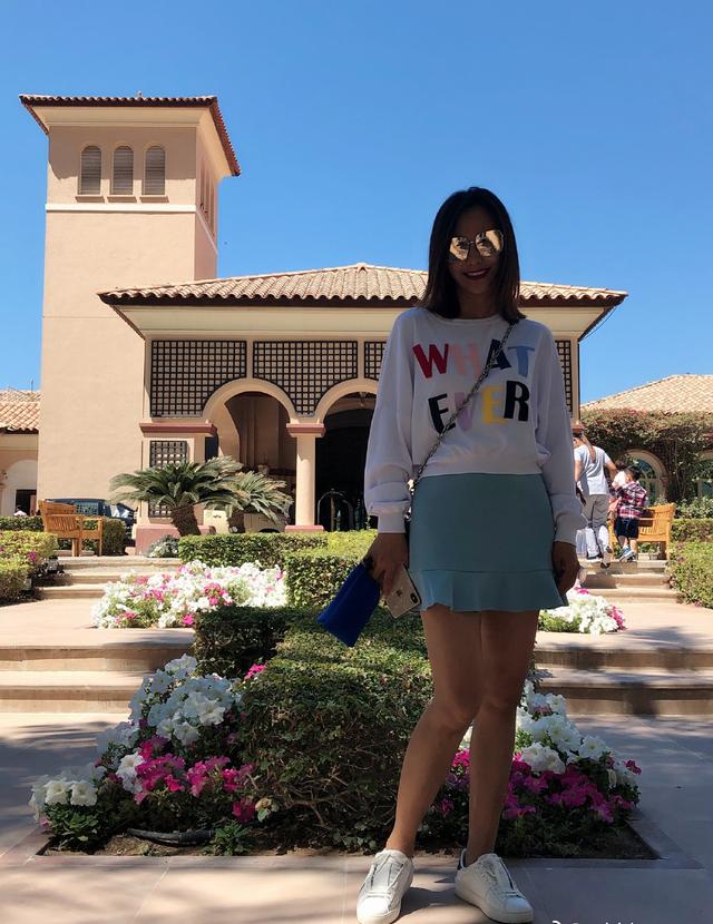 吳奇隆前妻全家出遊，高顏值繼女搶鏡，混血兒女萌翻天！