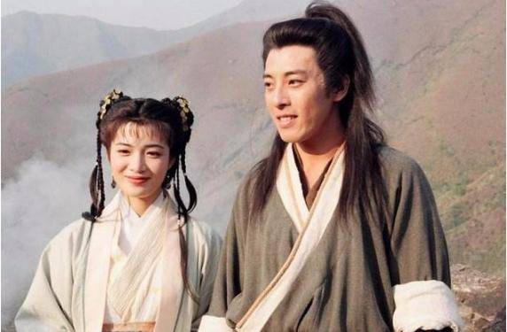 54歲呂頌賢近照曝光，隱藏了11年的美麗老婆，原來是大家熟悉的她