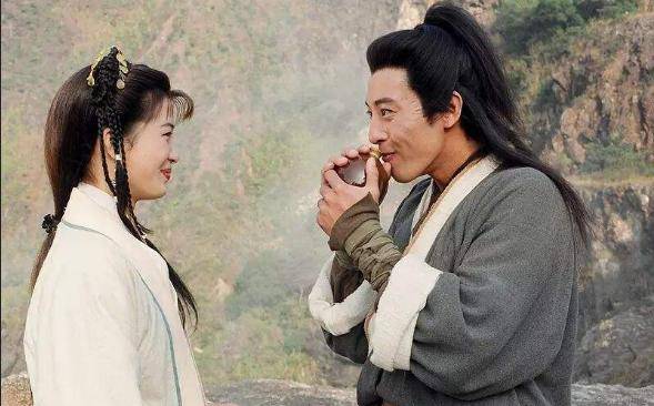 54歲呂頌賢近照曝光，隱藏了11年的美麗老婆，原來是大家熟悉的她
