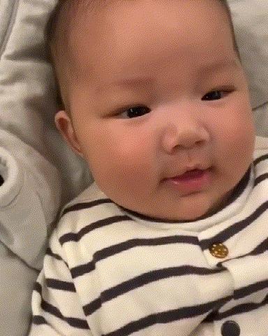王祖藍大方放出女兒正臉，「吶喊」打招呼的樣子討人稀罕！ 