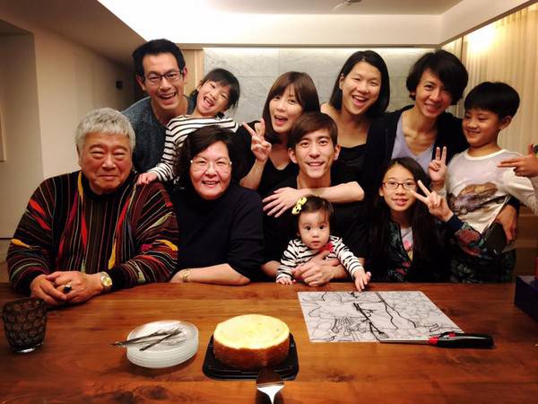 不當靠兒族！修杰楷「高齡9旬公嬤」自掏腰包入住安養中心　他坦言：三代同住很尷尬