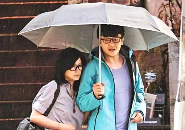 53歲邵美琪近照曝光，看了她19歲的照片，終於知道為什麼當初鄭伊健會和她談姐弟戀！