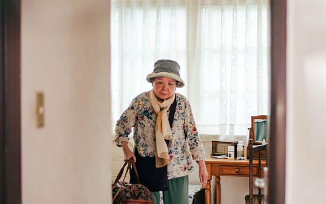 國寶級藝人「梅芳阿姨」走出喪夫之痛！82歲天天一套「健身操」風采依然 