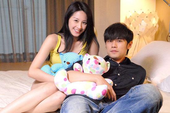 昆凌素顏大家猛搖頭，周杰倫緋聞「前女友」才是最美！離開演藝圈嫁大16歲老公現在變這樣！