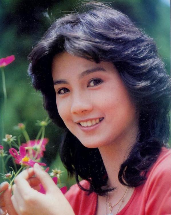 58歲彭雪芬近照曝光，曾不顧術後出血孤身與綁匪交涉，3次糾纏勇敢救夫！人生太傳奇！
