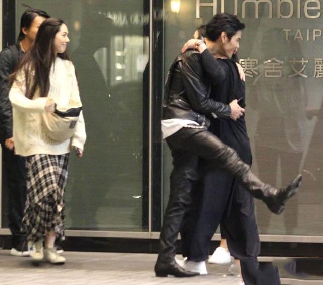 向華強夫婦設豪宴欲提親？向佐開懷大笑，郭碧婷嫁豪門指日可待！