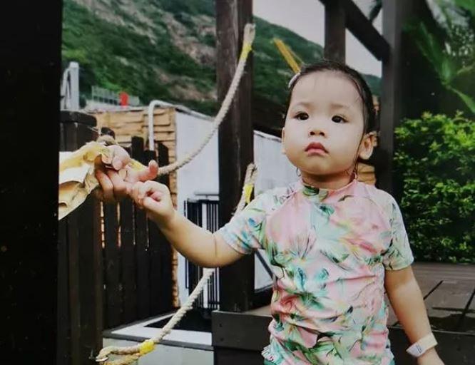 陳茵媺曬女兒COS港姐照，一個模子刻出的顏值神還原她昔日風采