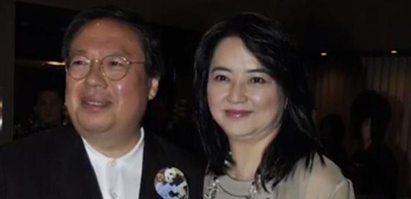 61歲港星胡慧中老公被捕不惜賣樓救夫，攜女兒現身面容太憔悴!