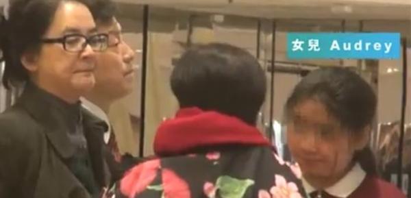 61歲港星胡慧中老公被捕不惜賣樓救夫，攜女兒現身面容太憔悴!