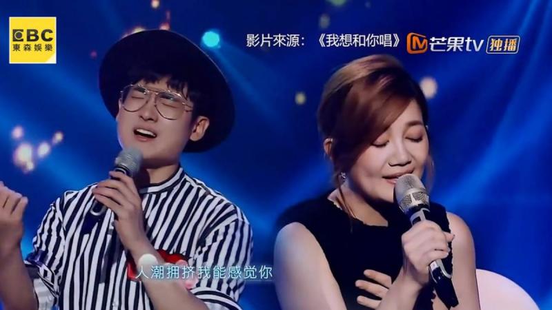 女孩路邊唱《勇氣》突然被拍肩… 轉頭驚見原唱本尊！「情歌天后」還與她合照，超友善！