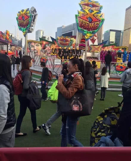 張柏芝帶三個孩子回娘家，疑似小王子正面照流出
