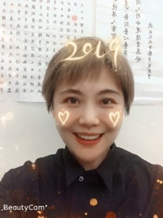 《還珠格格》俠女柳紅神逆齡！她嫁圈外老公「曬乖巧女兒」 如今剪去長髮網友大讚：比21年前還美