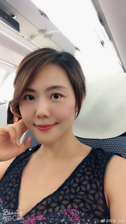 《還珠格格》俠女柳紅神逆齡！她嫁圈外老公「曬乖巧女兒」 如今剪去長髮網友大讚：比21年前還美