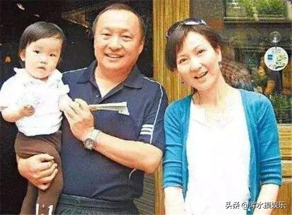 當年被小三逼宮流產終生不孕，復出後爆紅，如今和養女歲月靜好！