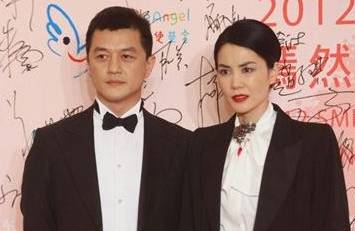 李亞鵬戀情曝光後遭王菲不滿，新女友的四字回復讓王菲沉默？