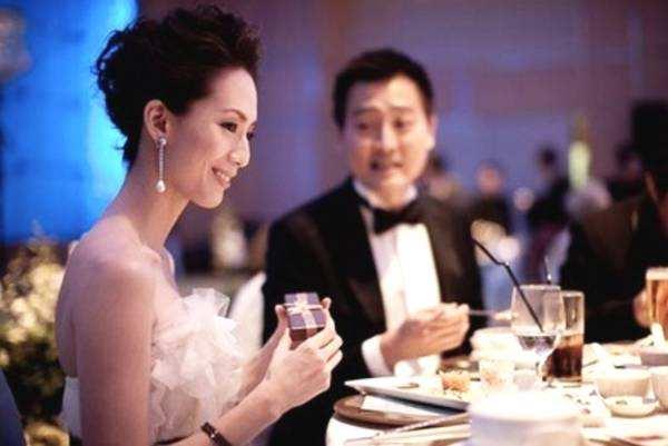 新加坡四美現狀：三美都嫁給了愛情，唯獨她八年婚姻還是散了