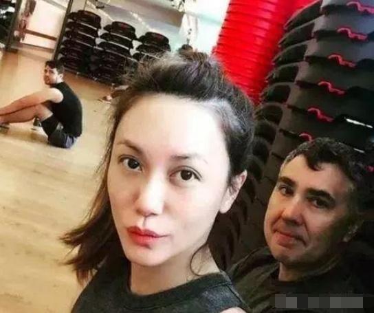 新加坡四美現狀：三美都嫁給了愛情，唯獨她八年婚姻還是散了