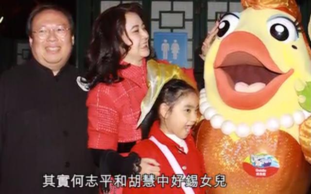 61歲港星胡慧中老公被捕不惜賣樓救夫，攜女兒現身面容太憔悴，網友：老態盡顯！