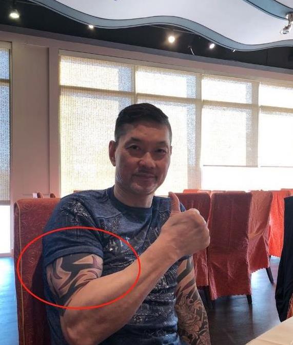 李連傑和他對打都受過傷，楊麗菁被他踢休克！洪金寶談到他直言：打不過，打不過