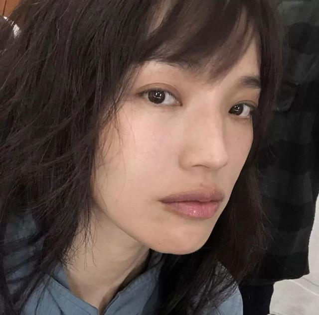 舒淇曾說「白髮越多，智慧躍進」　不在意雀斑大方曬素顏照「每個看起來都可愛」