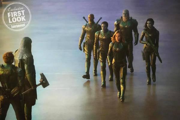 他是唯一一個漫威和DC宇宙來回切換的人，一人分演3角讓人難忘