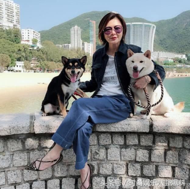 56歲關之琳近照，再談被塞球事件，直言劉鑾雄開價2千萬！