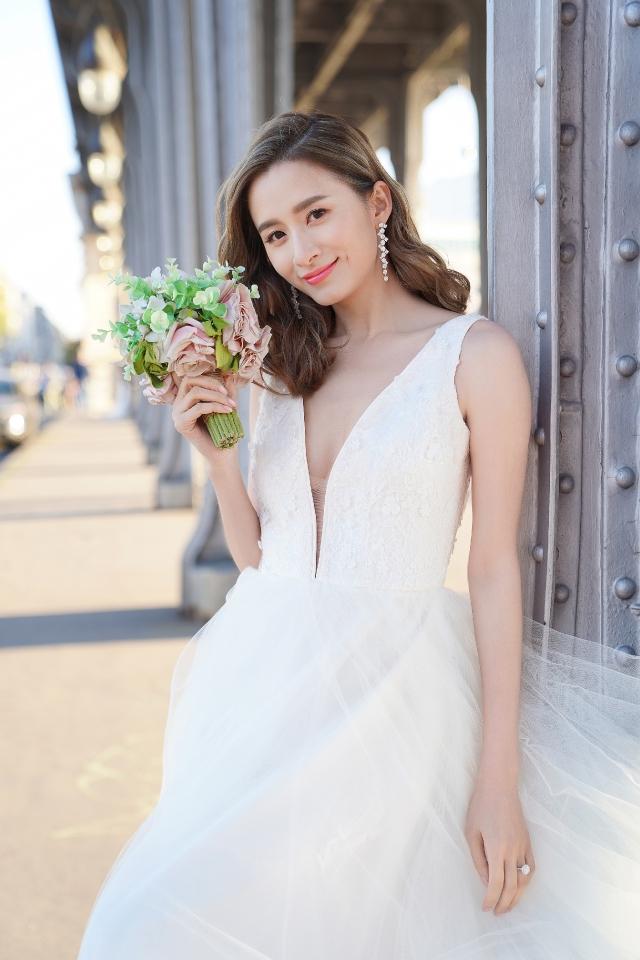TVB前花旦沉卓盈宣布婚訊，並曬出與富商男友拍的浪漫婚紗照！