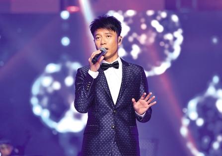 她19歲成港姐，與天王相戀13年才修成正果，被老公一寵就是26年！