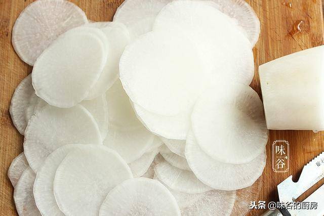 教你做秘制醃蘿卜，學會這做法，拿肉都不換，香脆嫩爽，實在好吃 !!