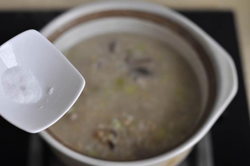 一碗內容豐富的粥可以這樣煮----燕麥雞蛋瘦肉粥 