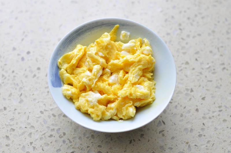 一碗內容豐富的粥可以這樣煮----燕麥雞蛋瘦肉粥 