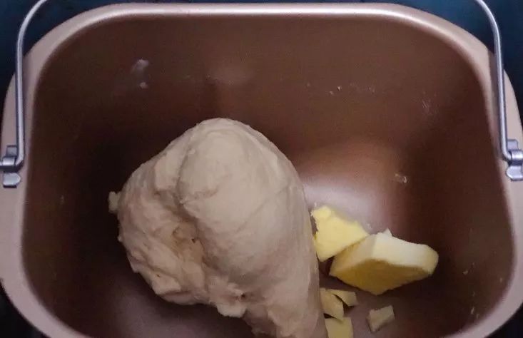 麵包店上架的搶手貨，麥香肉鬆麵包，客人超愛的單品！ 