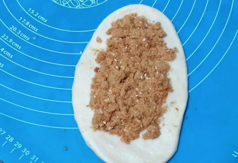 麵包店上架的搶手貨，麥香肉鬆麵包，客人超愛的單品！ 