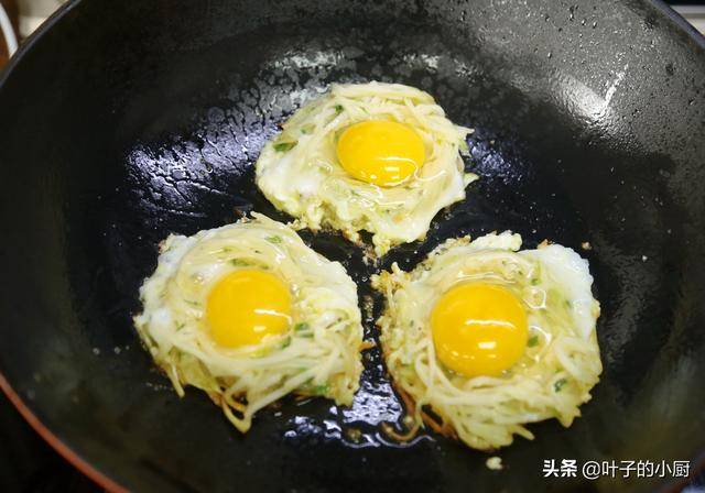 一個土豆、三個雞蛋，10分鐘做100分的早餐！