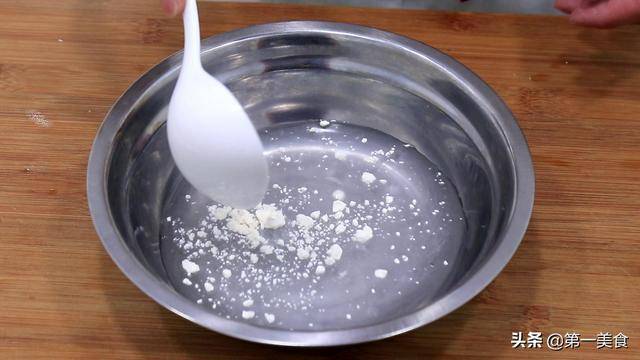 廚師長教你在家就能做香噴噴的鍋貼，一鍋都不夠吃，上桌吃精光