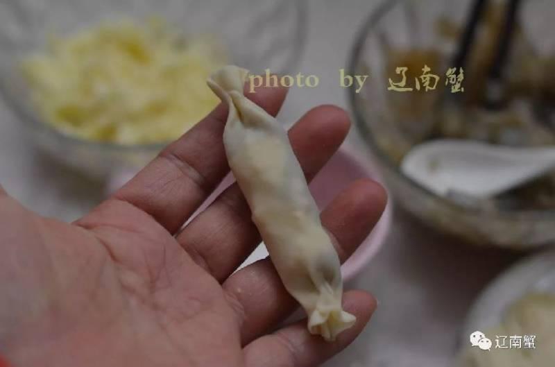 餛飩皮買多了，做成這個，上桌被孩子們搶了!!