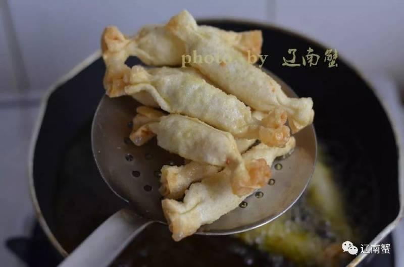 餛飩皮買多了，做成這個，上桌被孩子們搶了!!