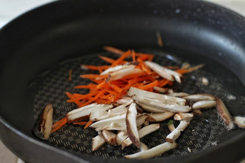 蒸魚的時候，多點做法，魚肉鮮嫩肉更香，學會趕緊回家露一手