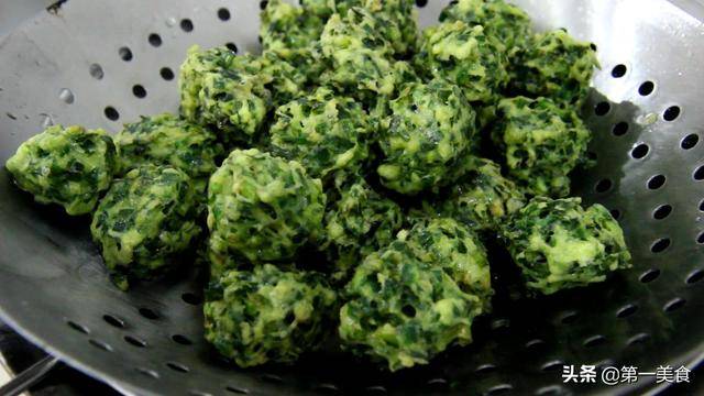 這才是韭菜丸子正確做法，不加一滴水，翠綠不變色，酥脆又鬆軟