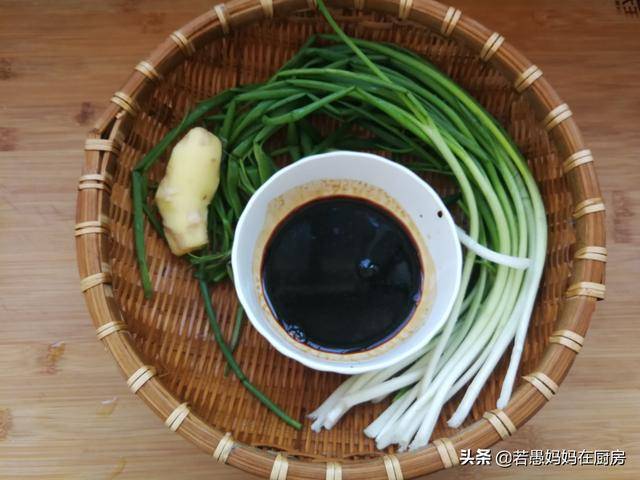 教你用電飯鍋做手撕雞，不加水不加油，簡單易學，好吃到舔手指