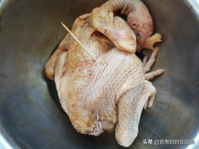 教你用電飯鍋做手撕雞，不加水不加油，簡單易學，好吃到舔手指